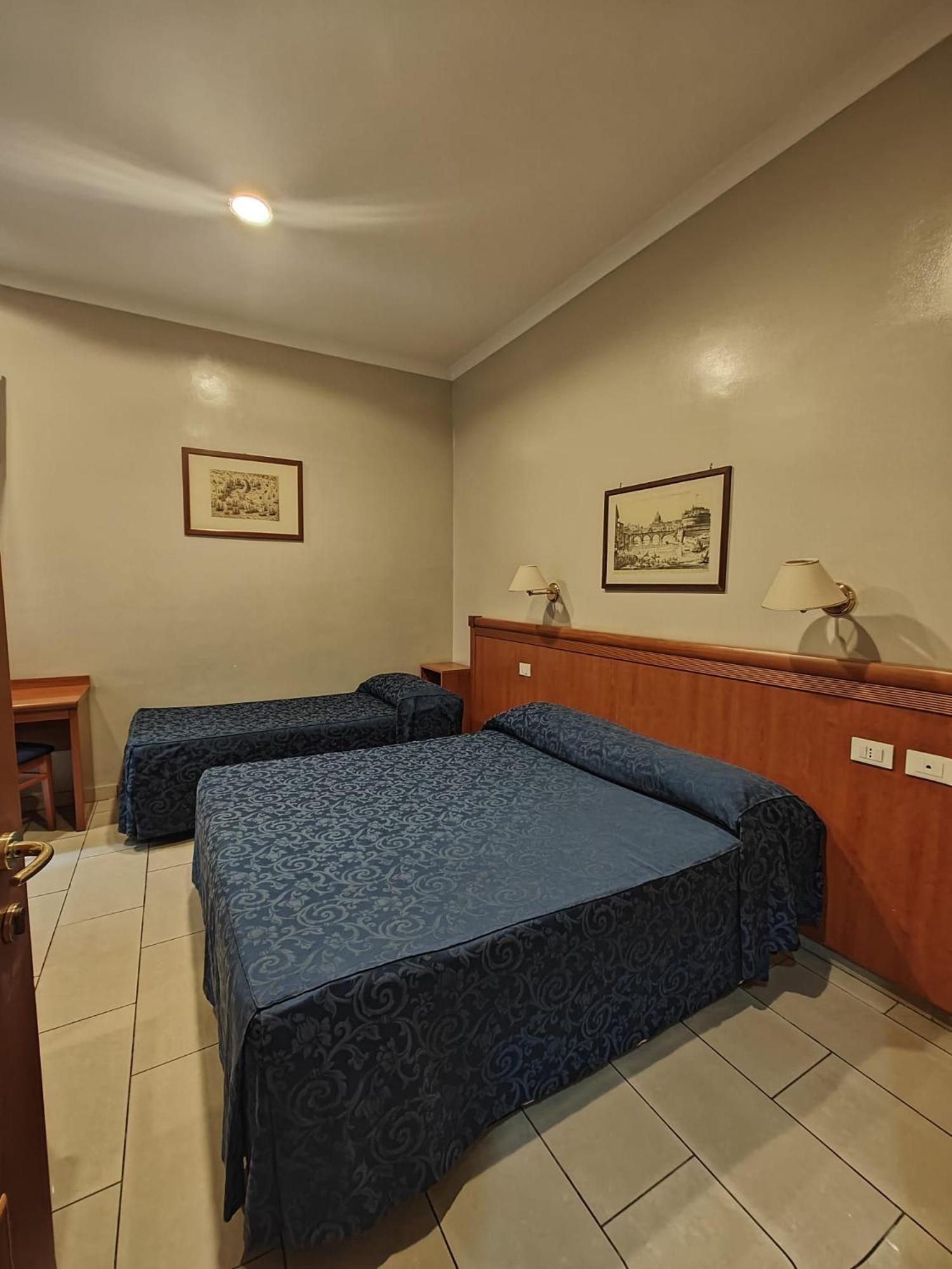 Hotel Domus Roxy à Rome Extérieur photo